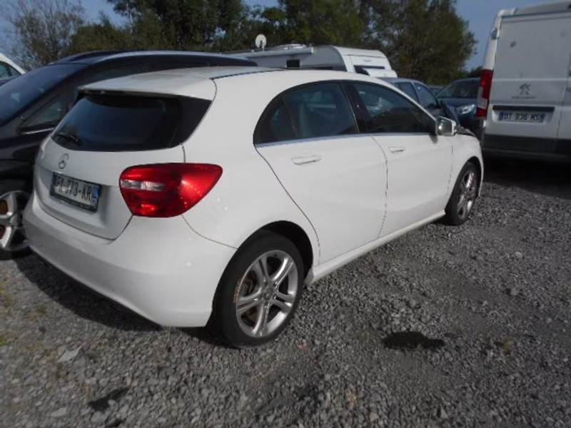 MERCEDES A180 1.6 I 5P — zdjęcie 4