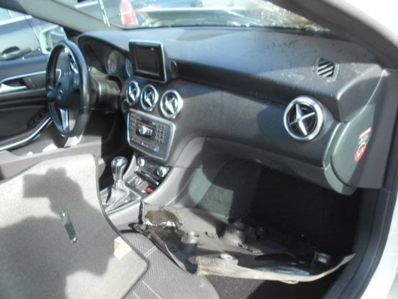 MERCEDES A180 1.6 I 5P — zdjęcie 6