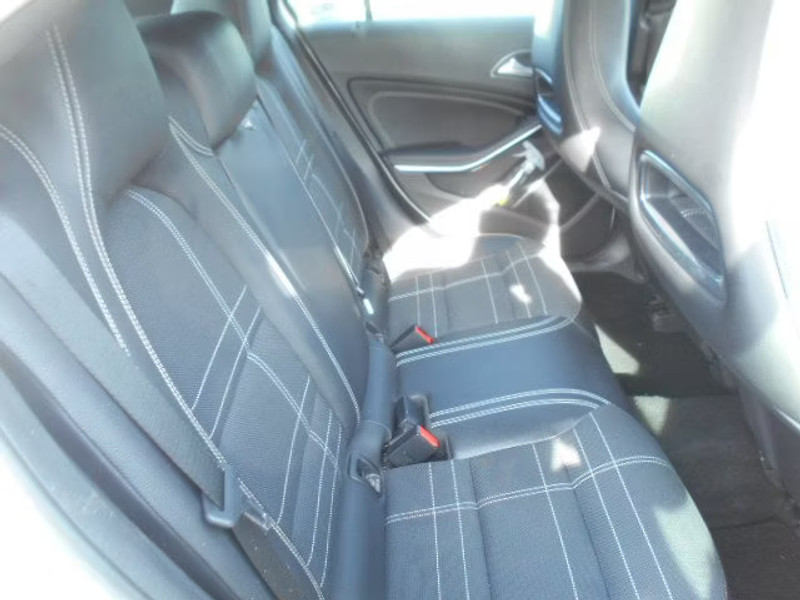 MERCEDES A180 1.6 I 5P — zdjęcie 8