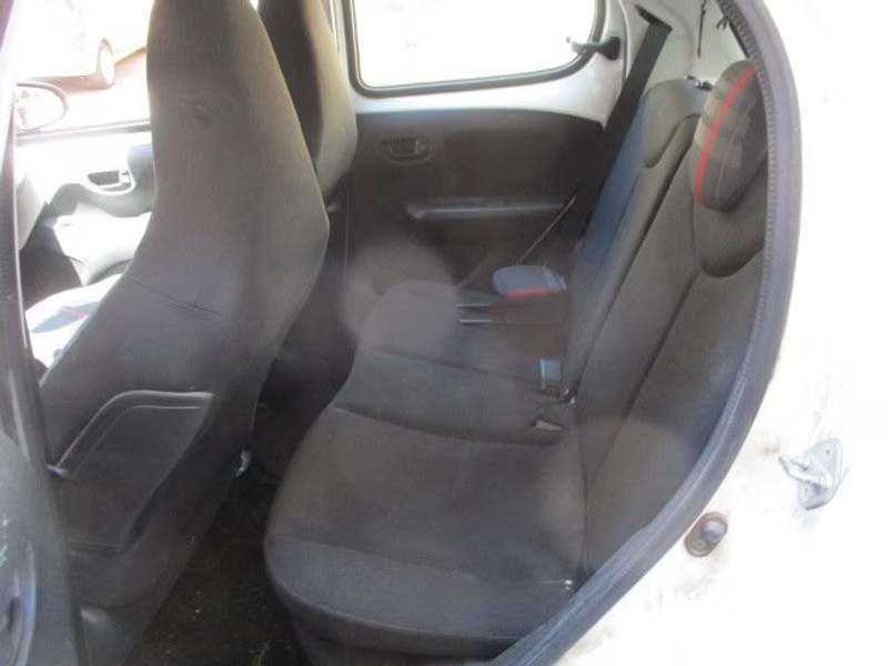 PEUGEOT 108 1.0 I 5P — zdjęcie 8