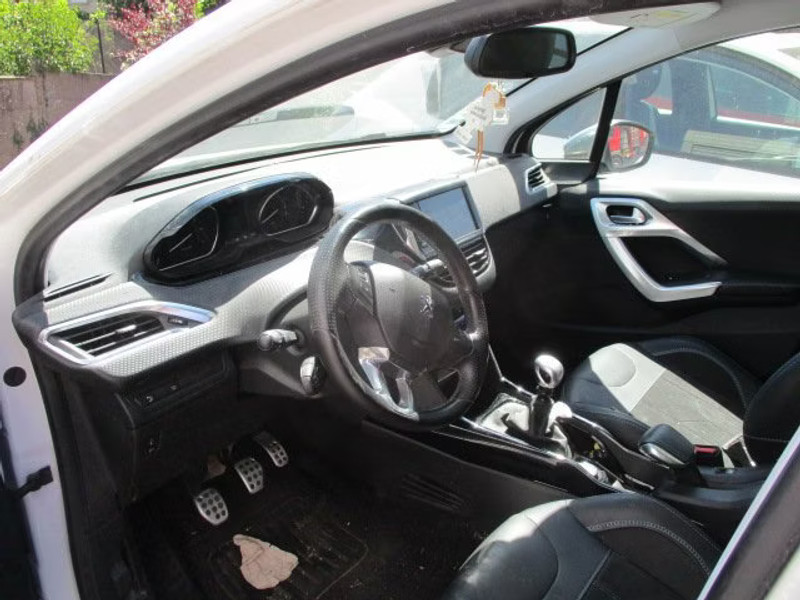 PEUGEOT 2008 1.2 I 5P — zdjęcie 6