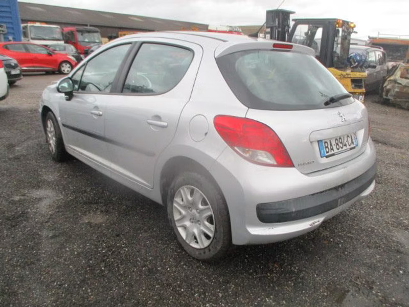 PEUGEOT 207 1.4 I 5P — zdjęcie 3