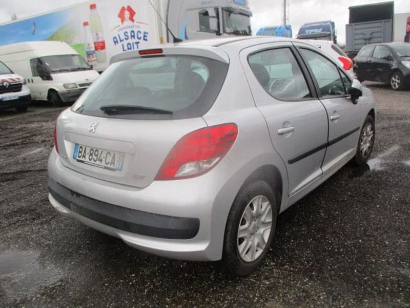PEUGEOT 207 1.4 I 5P — zdjęcie 4
