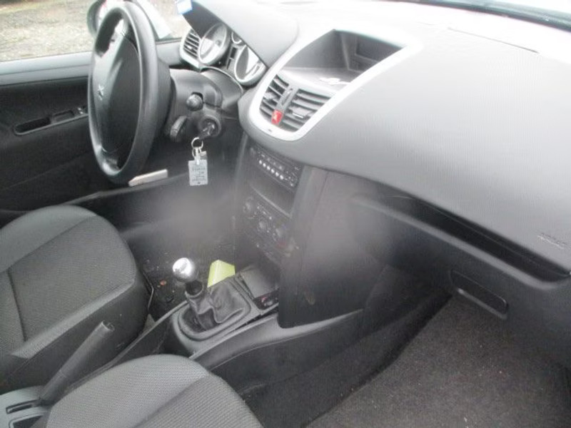PEUGEOT 207 1.4 I 5P — zdjęcie 6