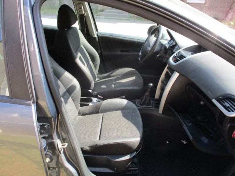 PEUGEOT 207 1.6 HDI 5P — zdjęcie 7