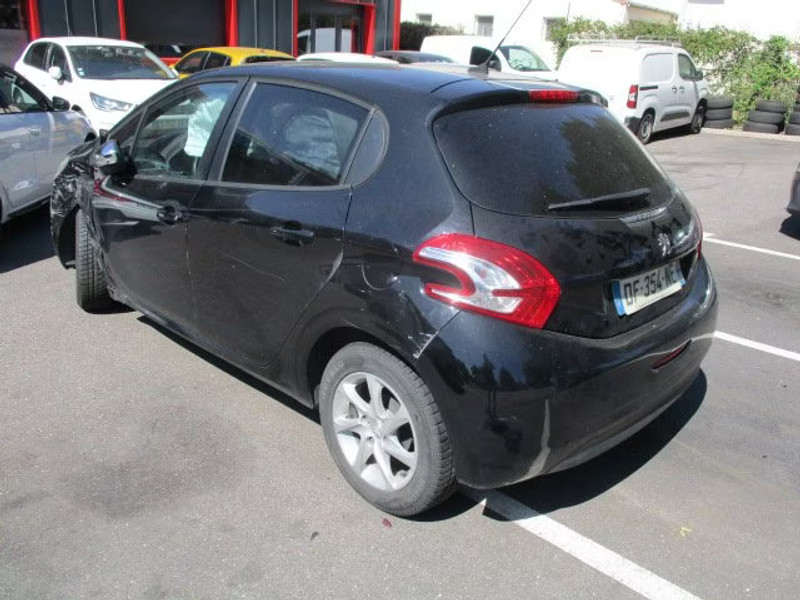 PEUGEOT 208 1.4 HDI 5P — zdjęcie 3