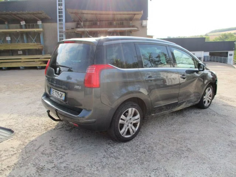 PEUGEOT 5008 2.0 HDI 5P — zdjęcie 3