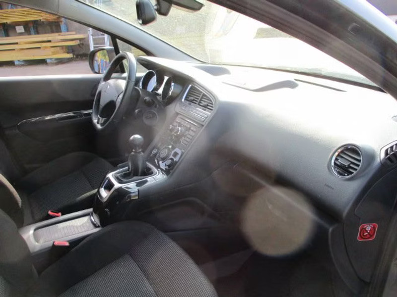 PEUGEOT 5008 2.0 HDI 5P — zdjęcie 6