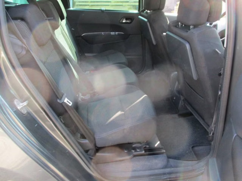 PEUGEOT 5008 2.0 HDI 5P — zdjęcie 8