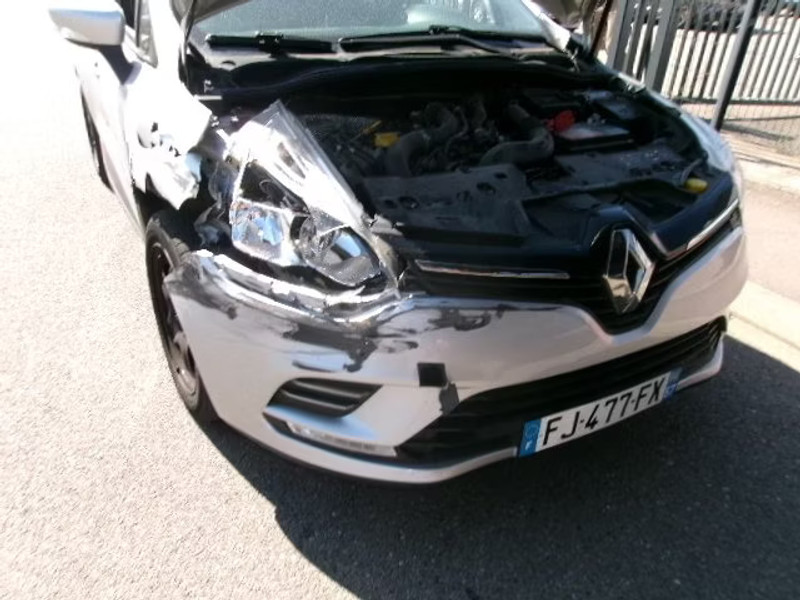RENAULT CLIO 0.9 I 5P — zdjęcie 6