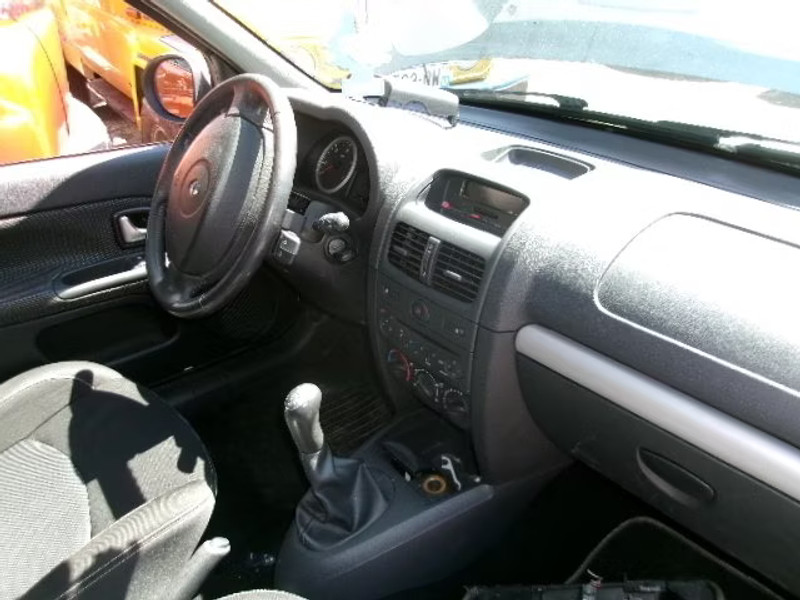 RENAULT CLIO CAMPUS 1.5 DCI 5P — zdjęcie 7