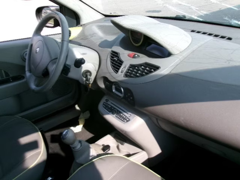 RENAULT TWINGO 1.2 I 3P — zdjęcie 5