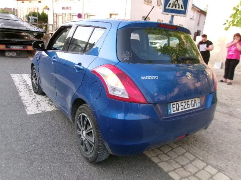 SUZUKI SWIFT 1.3 DDIS 5P — zdjęcie 3