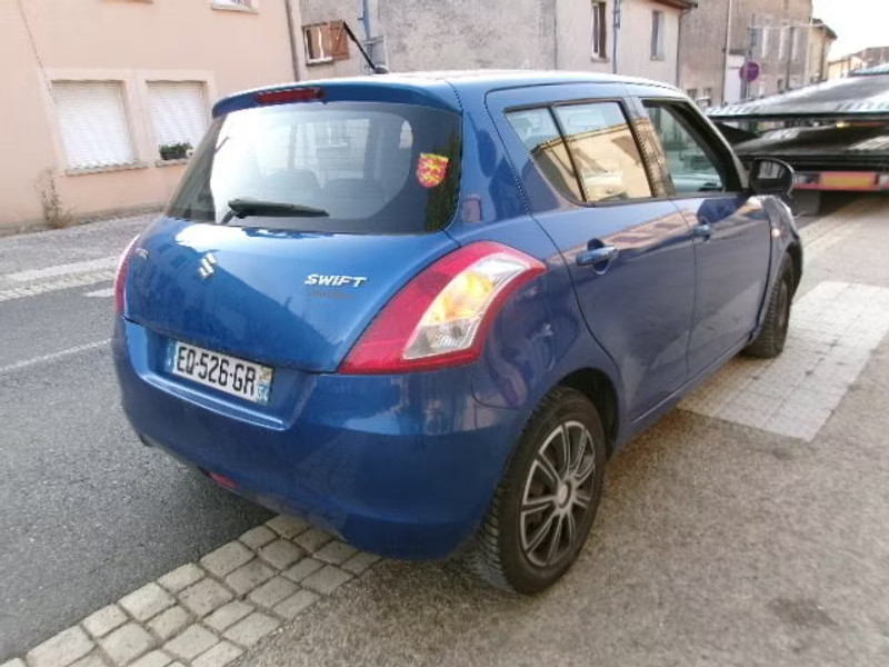 SUZUKI SWIFT 1.3 DDIS 5P — zdjęcie 4
