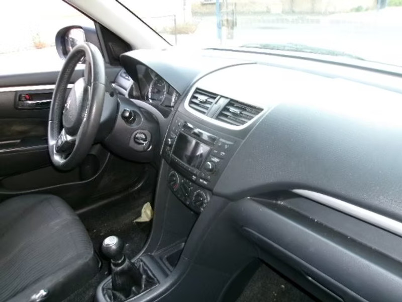 SUZUKI SWIFT 1.3 DDIS 5P — zdjęcie 6