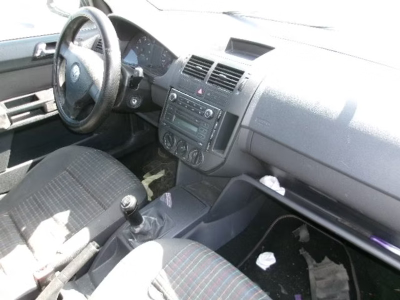 VOLKSWAGEN POLO 1.4 TDI 5P — zdjęcie 5