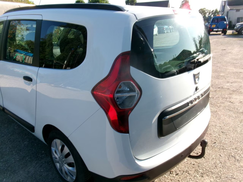 DACIA LODGY 1.5 Dci Essential 7 Seats — zdjęcie 17