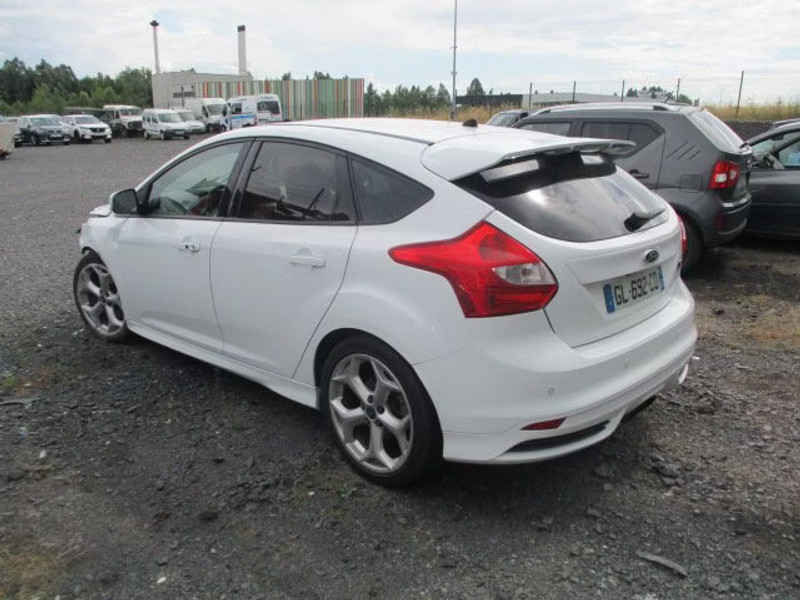 FORD FOCUS ST 2.0 I 5P — zdjęcie 3