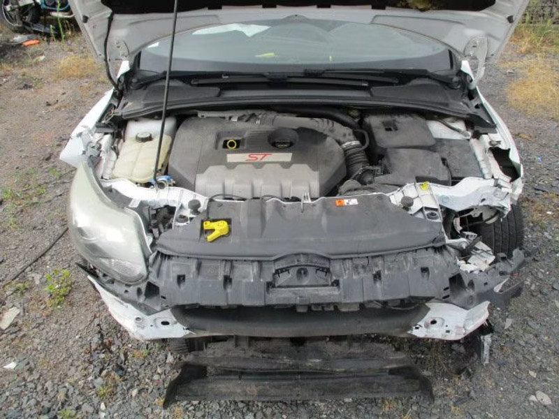 FORD FOCUS ST 2.0 I 5P — zdjęcie 5