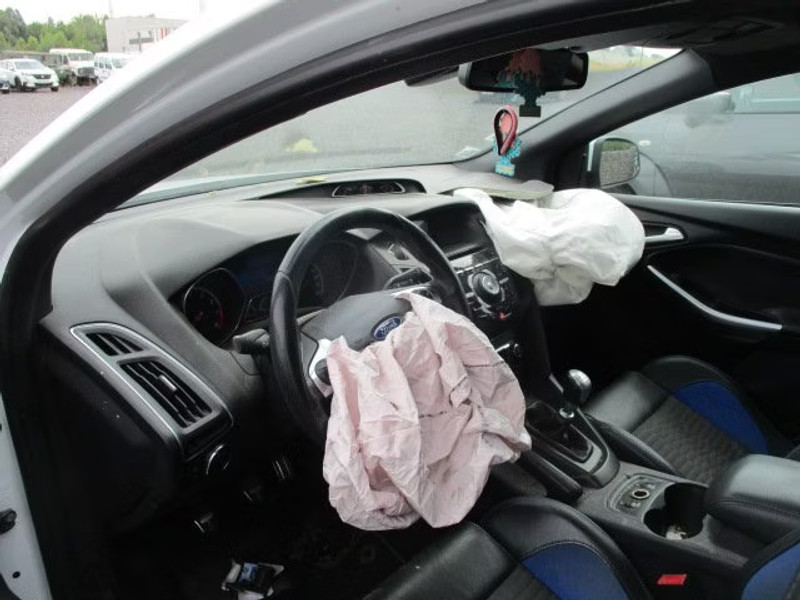 FORD FOCUS ST 2.0 I 5P — zdjęcie 6