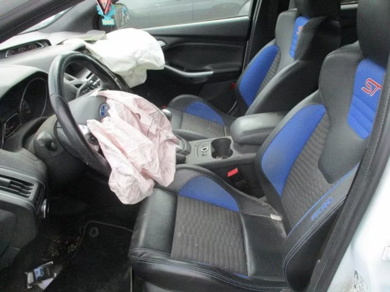 FORD FOCUS ST 2.0 I 5P — zdjęcie 7
