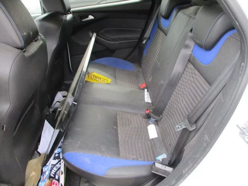 FORD FOCUS ST 2.0 I 5P — zdjęcie 8