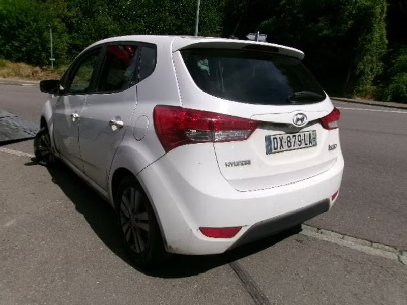 HYUNDAI IX20 1.6 I BA 5P — zdjęcie 3