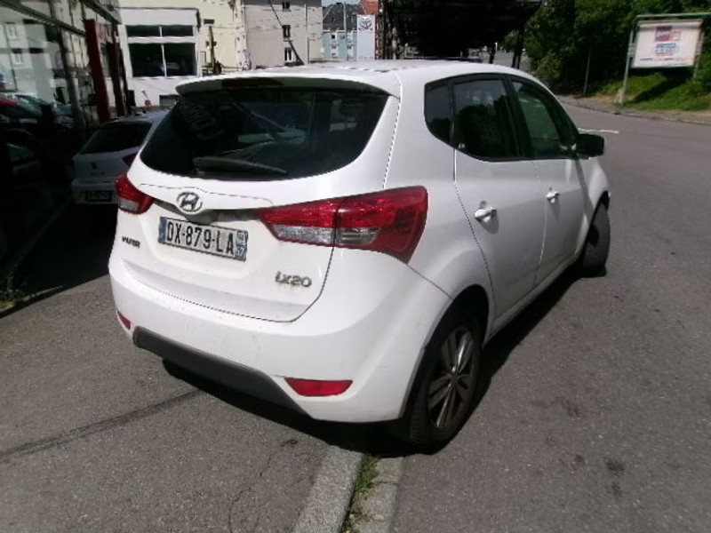 HYUNDAI IX20 1.6 I BA 5P — zdjęcie 4