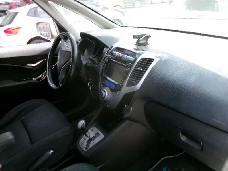 HYUNDAI IX20 1.6 I BA 5P — zdjęcie 5