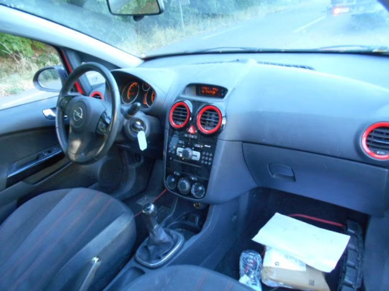 OPEL CORSA 1.4 I 3P — zdjęcie 6