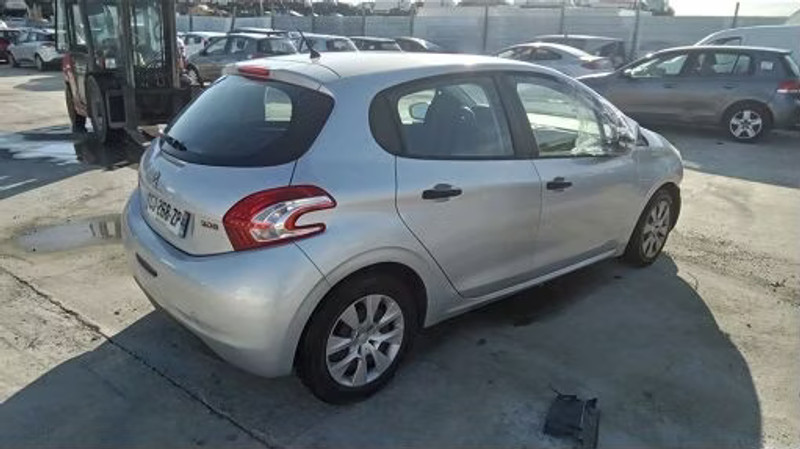 PEUGEOT 208 1.4 HDI FAP - 68 SOCIETE — zdjęcie 3