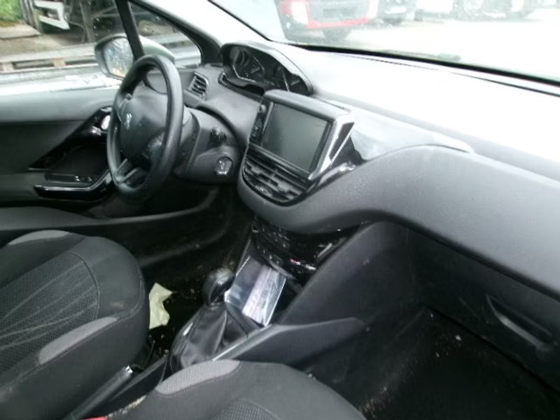 PEUGEOT 208 1.4 VTI 5P — zdjęcie 5