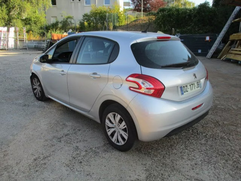 PEUGEOT 208 1.6 HDI 5P — zdjęcie 3