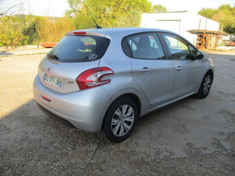PEUGEOT 208 1.6 HDI 5P — zdjęcie 4