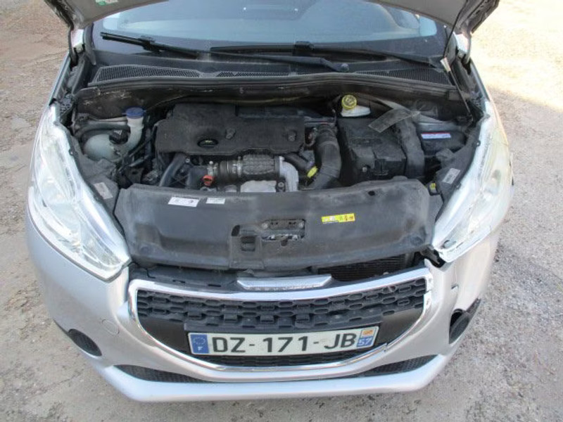 PEUGEOT 208 1.6 HDI 5P — zdjęcie 5