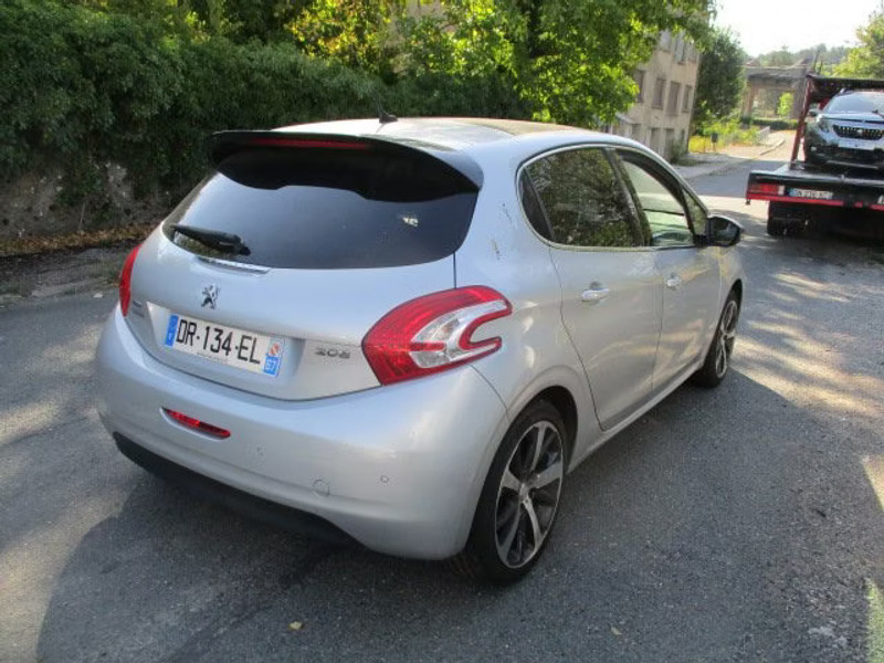 PEUGEOT 208 1.6 HDI 5P — zdjęcie 4