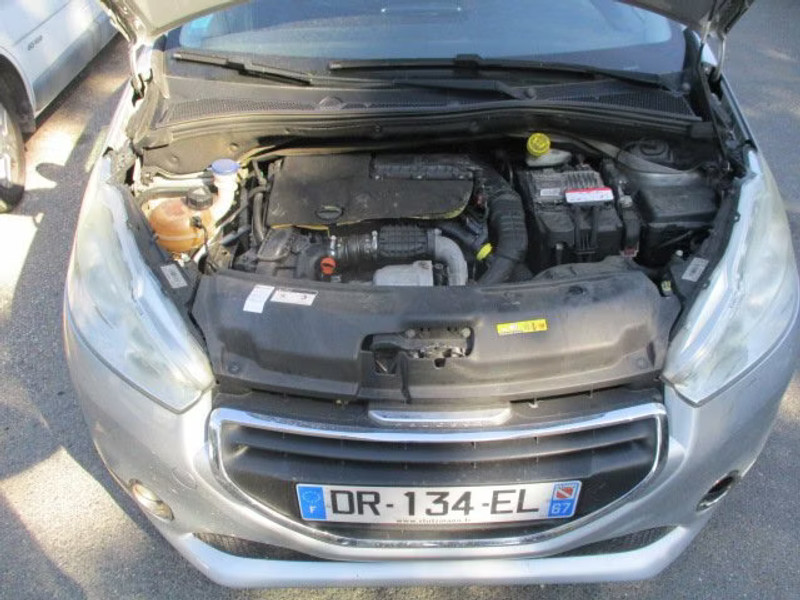 PEUGEOT 208 1.6 HDI 5P — zdjęcie 5