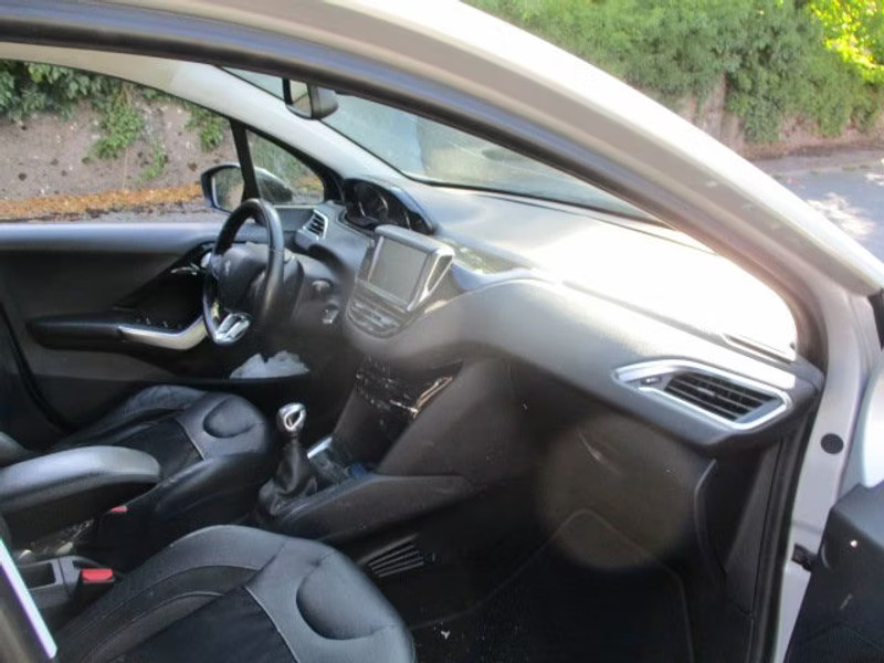 PEUGEOT 208 1.6 HDI 5P — zdjęcie 6