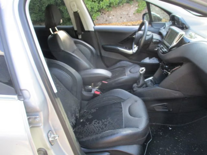 PEUGEOT 208 1.6 HDI 5P — zdjęcie 7