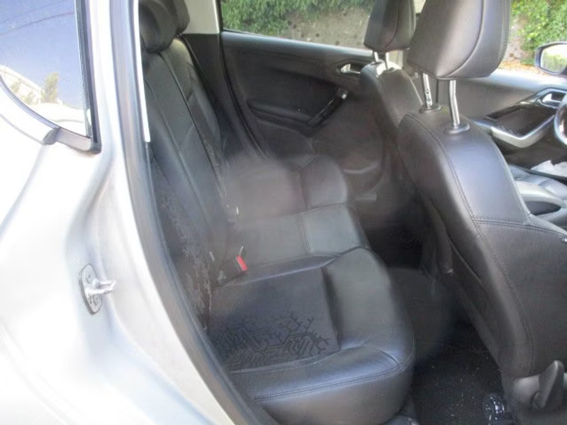 PEUGEOT 208 1.6 HDI 5P — zdjęcie 8