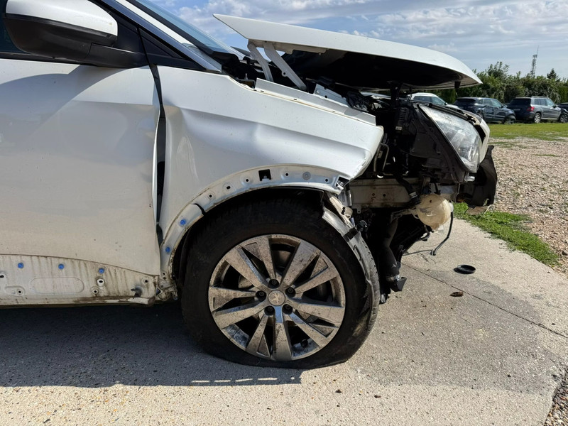 PEUGEOT 3008 1.5 BLUE 130 S&S — zdjęcie 4