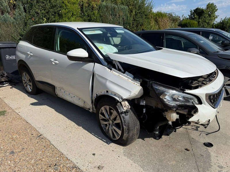 PEUGEOT 3008 1.5 BLUE 130 S&S — zdjęcie 6