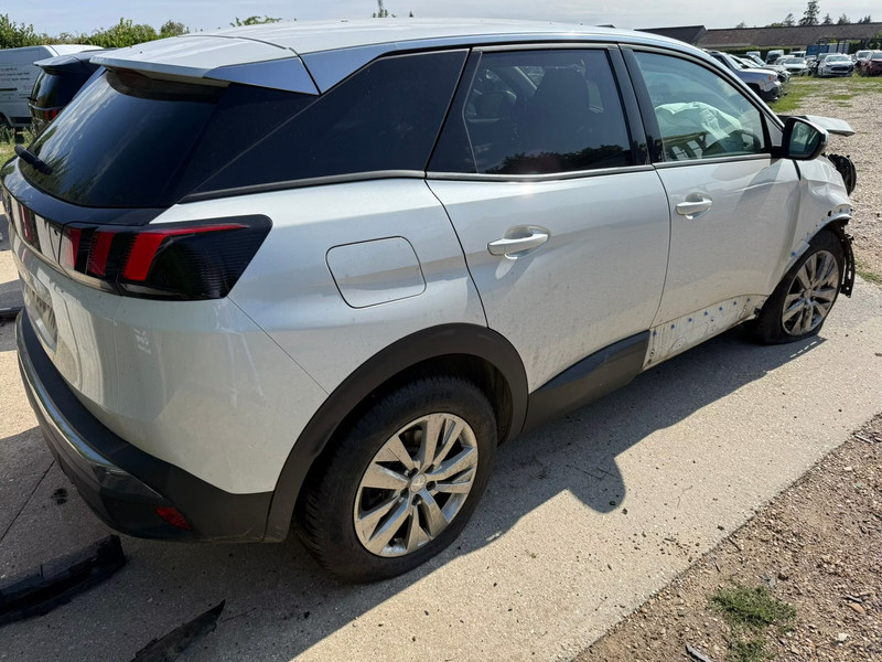 PEUGEOT 3008 1.5 BLUE 130 S&S — zdjęcie 7