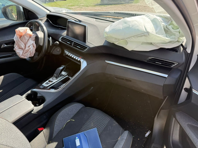 PEUGEOT 3008 1.5 BLUE 130 S&S — zdjęcie 8