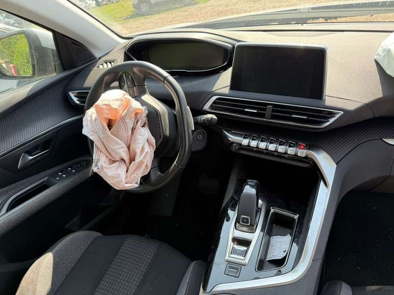 PEUGEOT 3008 1.5 BLUE 130 S&S — zdjęcie 9