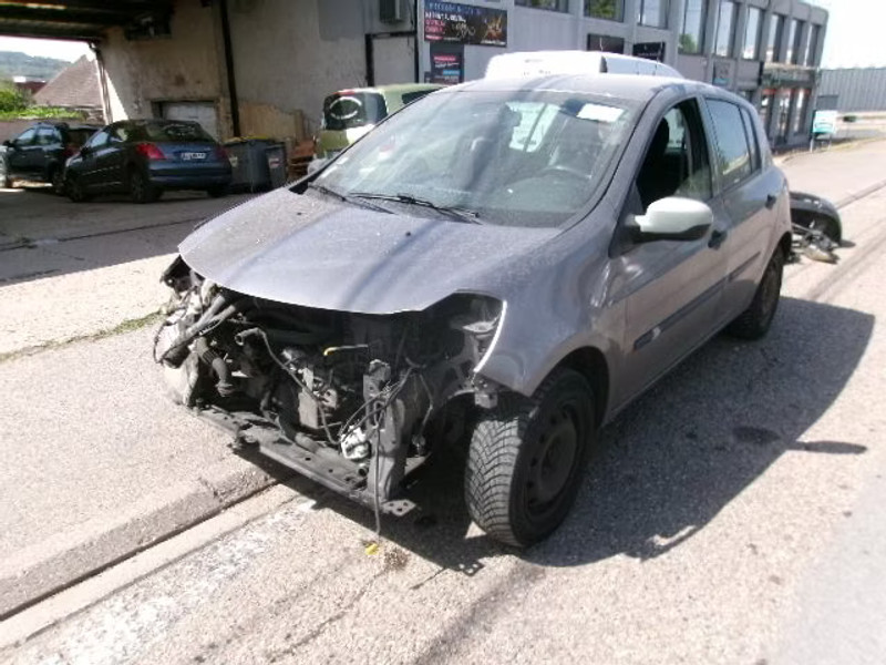 RENAULT CLIO 1.5 DCI 5P — zdjęcie 2
