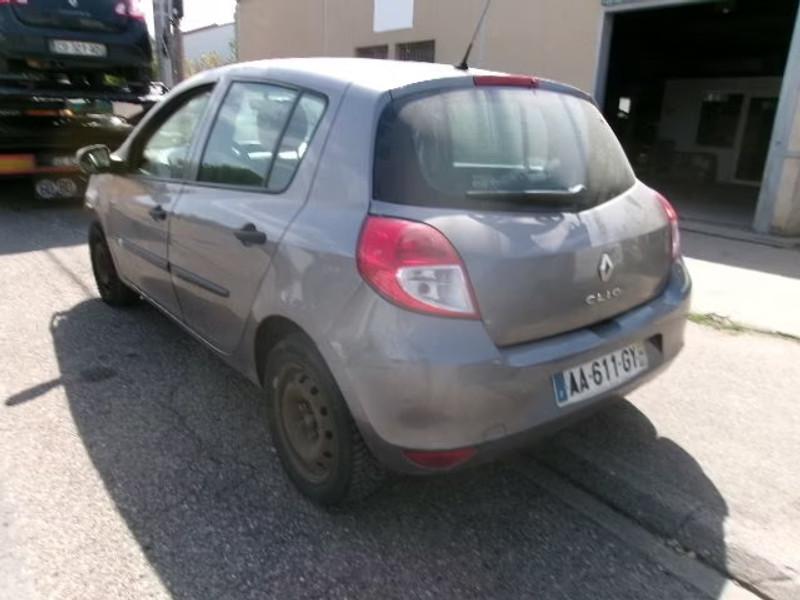 RENAULT CLIO 1.5 DCI 5P — zdjęcie 3