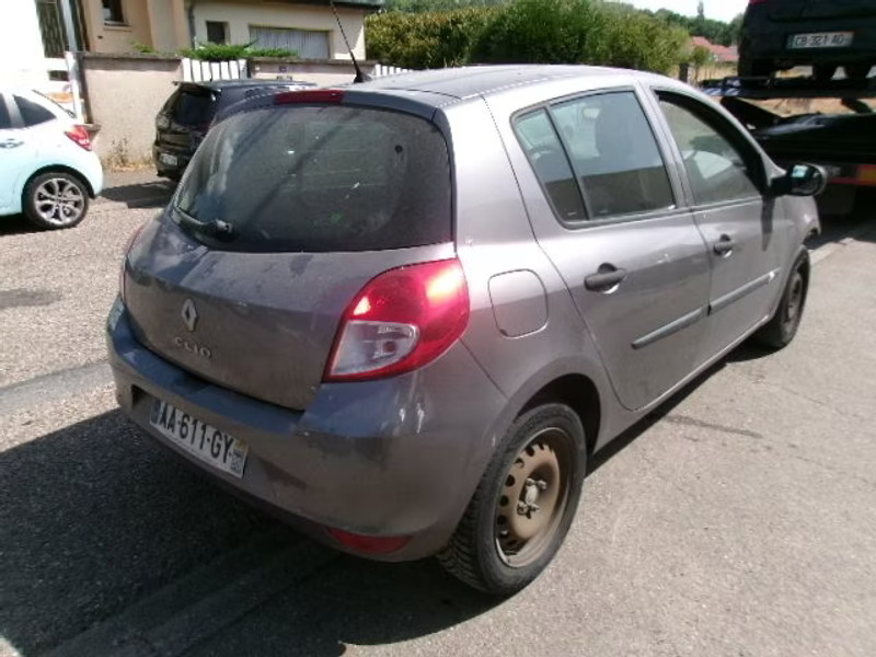 RENAULT CLIO 1.5 DCI 5P — zdjęcie 4