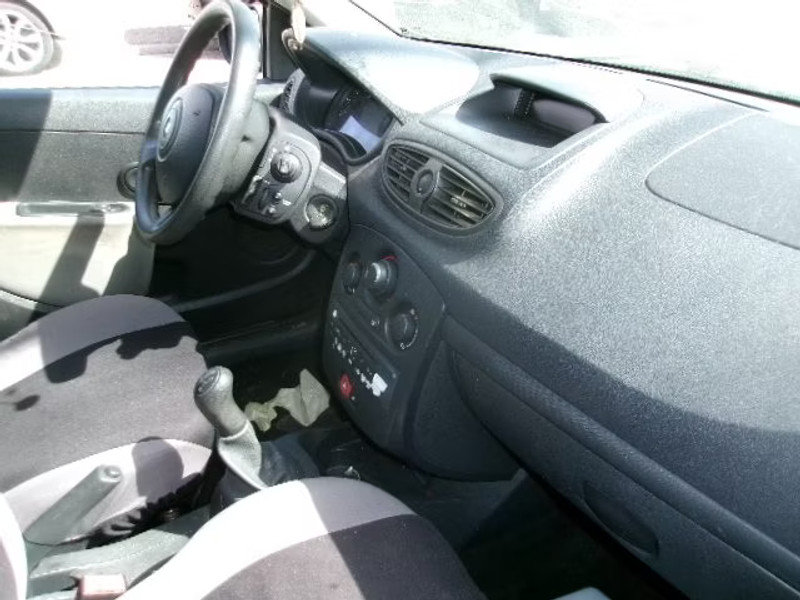 RENAULT CLIO 1.5 DCI 5P — zdjęcie 7