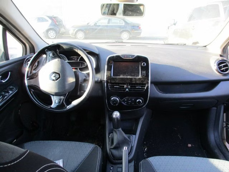 RENAULT CLIO 1.5 DCI 5P — zdjęcie 6